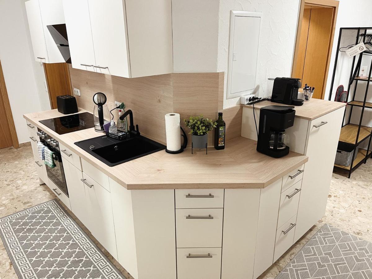 Bohnapartments Elisa - Wohlfuehlapartment Mit 2 Gratis Parkplaetzen Und 3 Schlafzimmern - Wlan - Vollausstattung Erfurt Exterior foto
