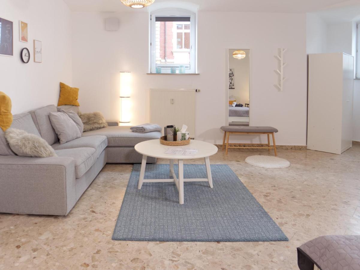 Bohnapartments Elisa - Wohlfuehlapartment Mit 2 Gratis Parkplaetzen Und 3 Schlafzimmern - Wlan - Vollausstattung Erfurt Exterior foto