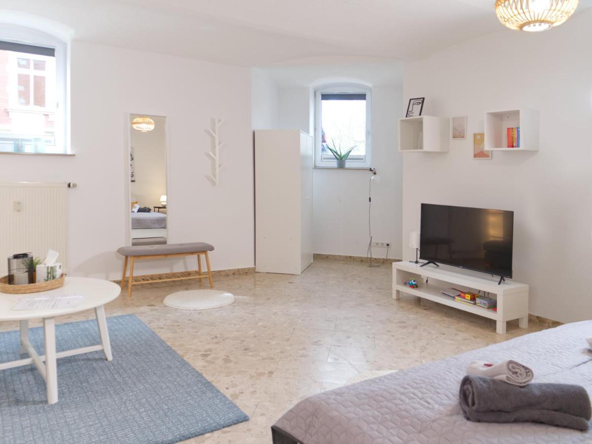 Bohnapartments Elisa - Wohlfuehlapartment Mit 2 Gratis Parkplaetzen Und 3 Schlafzimmern - Wlan - Vollausstattung Erfurt Exterior foto
