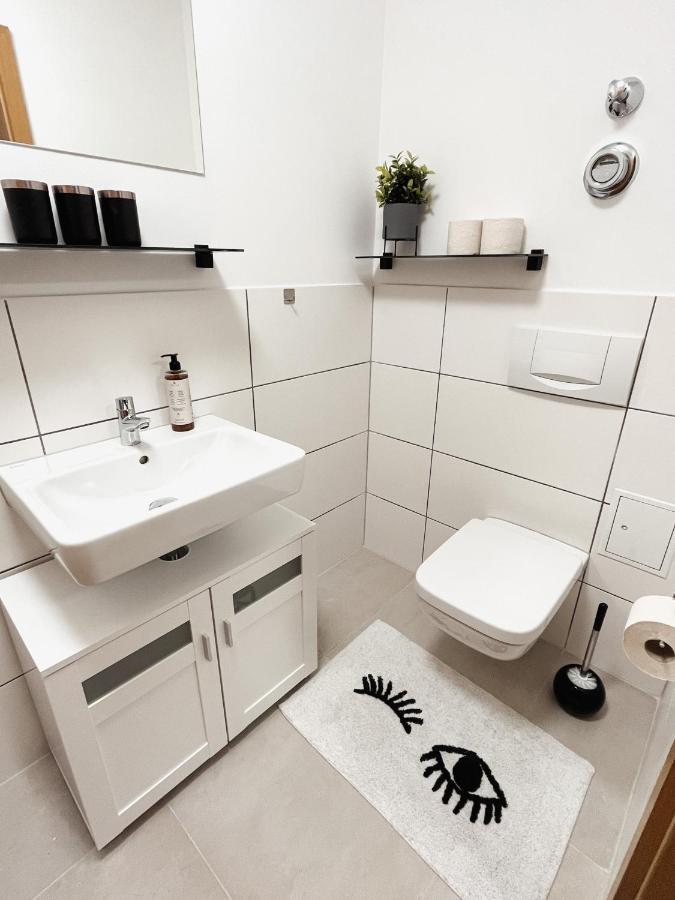 Bohnapartments Elisa - Wohlfuehlapartment Mit 2 Gratis Parkplaetzen Und 3 Schlafzimmern - Wlan - Vollausstattung Erfurt Exterior foto