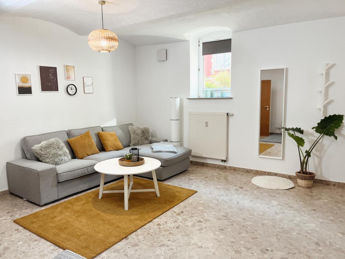 Bohnapartments Elisa - Wohlfuehlapartment Mit 2 Gratis Parkplaetzen Und 3 Schlafzimmern - Wlan - Vollausstattung Erfurt Exterior foto