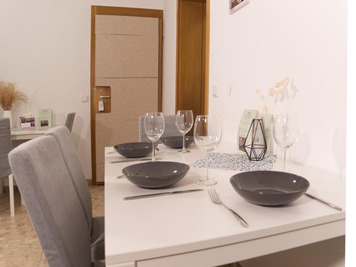 Bohnapartments Elisa - Wohlfuehlapartment Mit 2 Gratis Parkplaetzen Und 3 Schlafzimmern - Wlan - Vollausstattung Erfurt Exterior foto